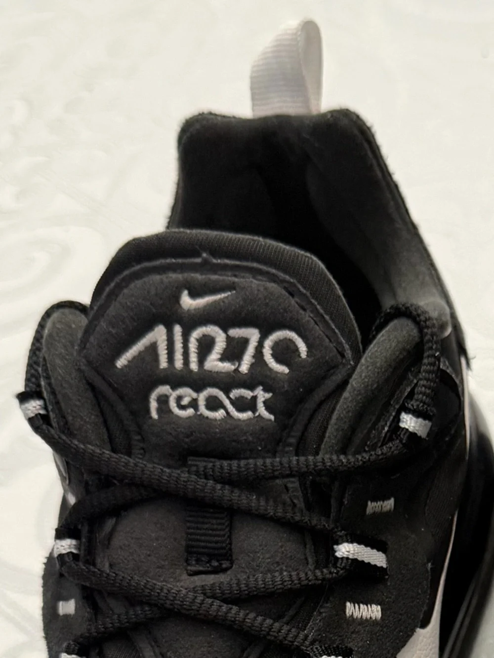 Nike Air Max 270 React Black White Men Size 9.5 Sneakers Running Shoes Athletic - Picture 4 of 13